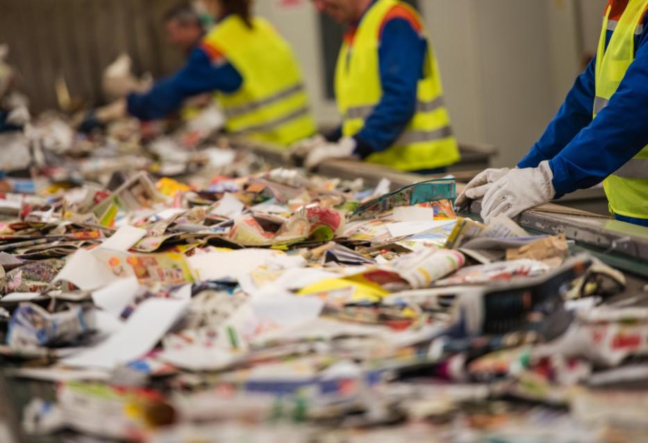 Recycling sorting machines and manual checks